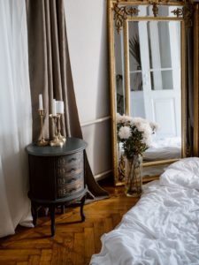 how to pack mirrors for moving