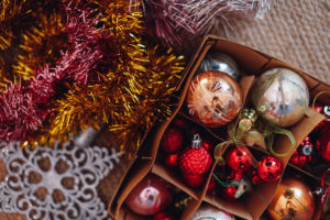 how to pack ornaments